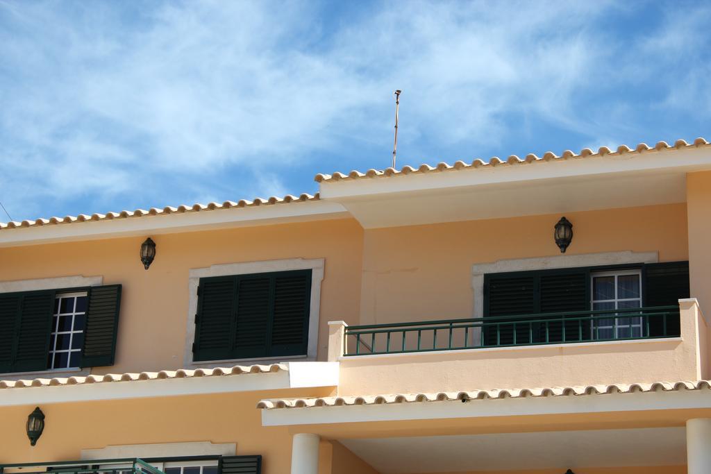 Azenhas Apartment *